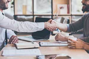 Enterprise SaaS team member closing sale