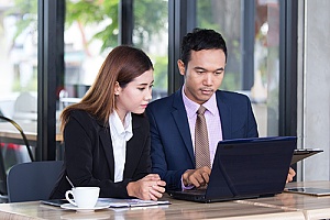 a B2B trade web portal being used by business owners