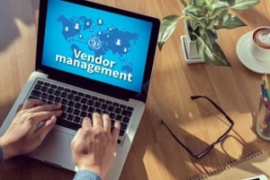 man looking for vendor managment in the laptop