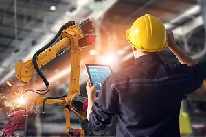 assembly plant worker using erp and mrp software to finish a project