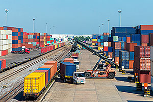 supply chain moving from warehouse to transportation