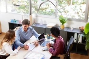 couple with insurance agent