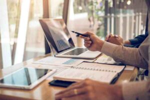 manager using b2b customer portal