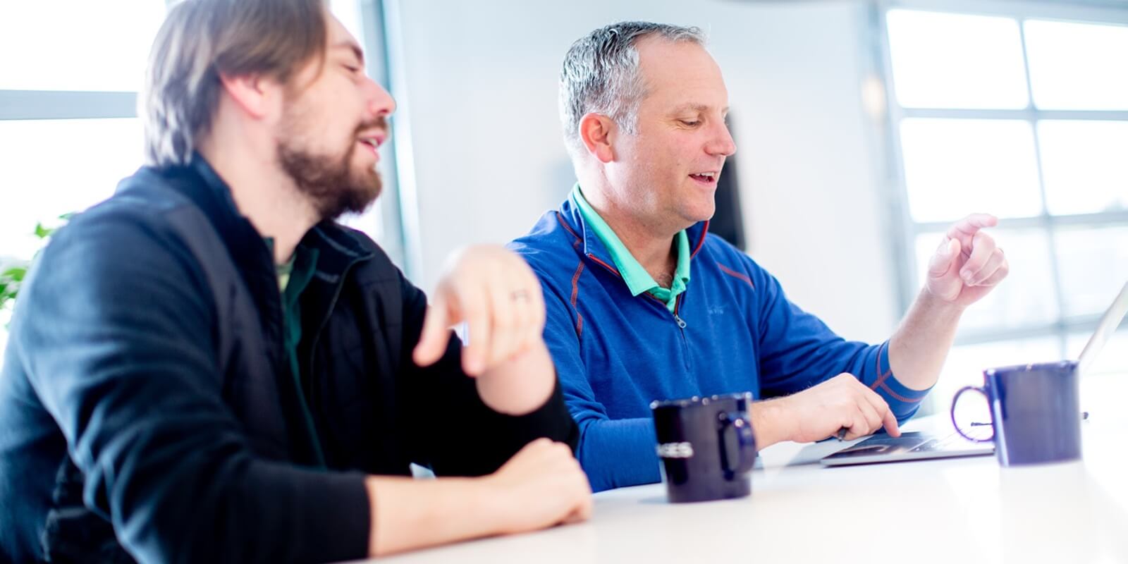 two male collegues during a small discussion